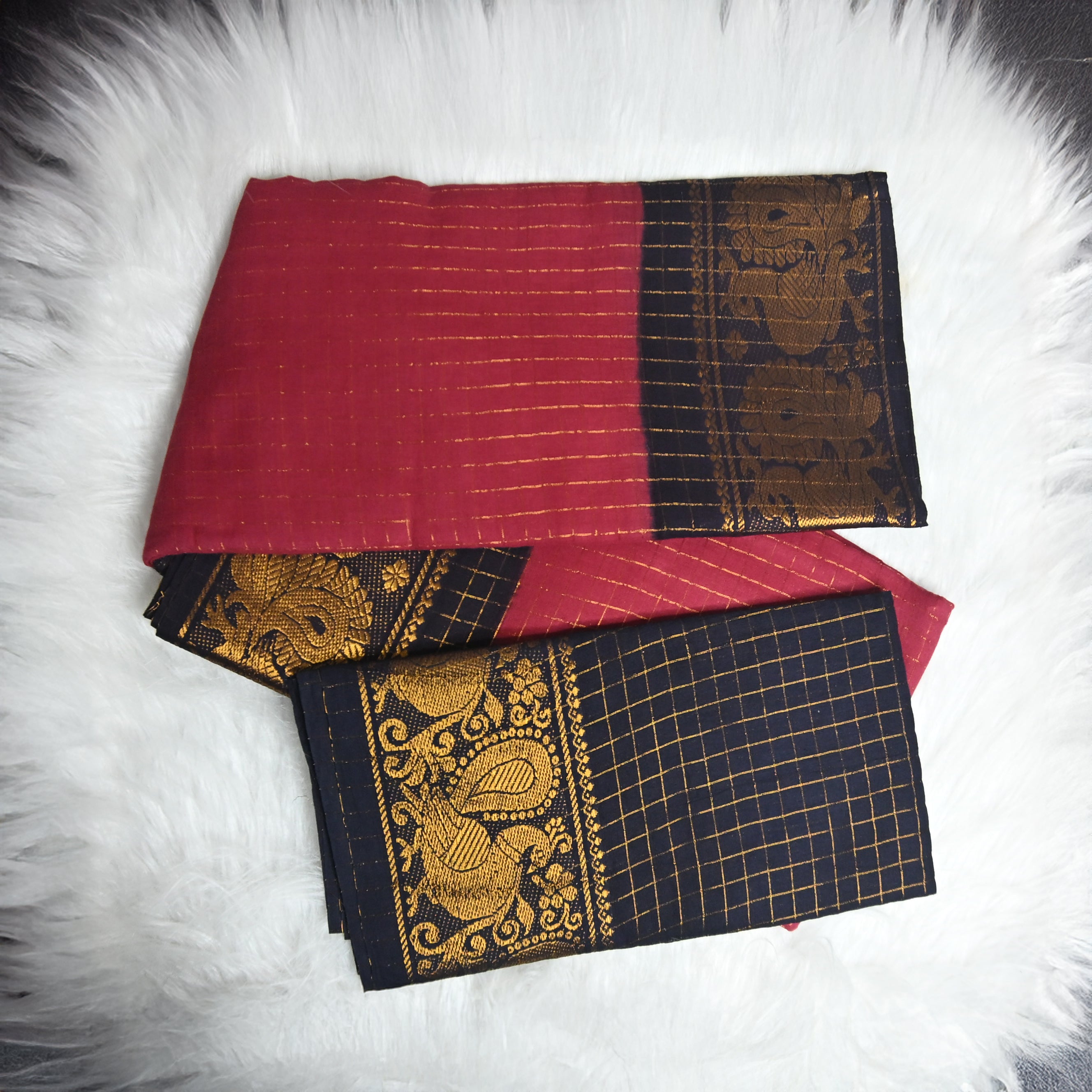 Red and dark blue checked Sungudi saree